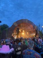 Crowd in front of the Great Mountain Stage at Eden Festival at dusk. Photo by Lirazelf, licensed under CC BY-SA 4.0; resized and optimised by Festival Calendar UK.
